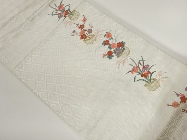 鉢植えに梅・花々模様刺繍名古屋帯
